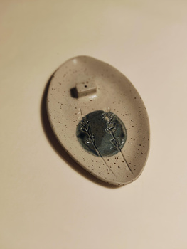 Kadzielniczka ceramiczna z lawendą